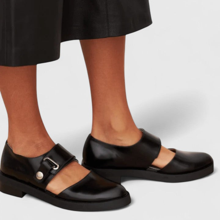 Vanya – Elegant Retro Shoes with a Modern Touch