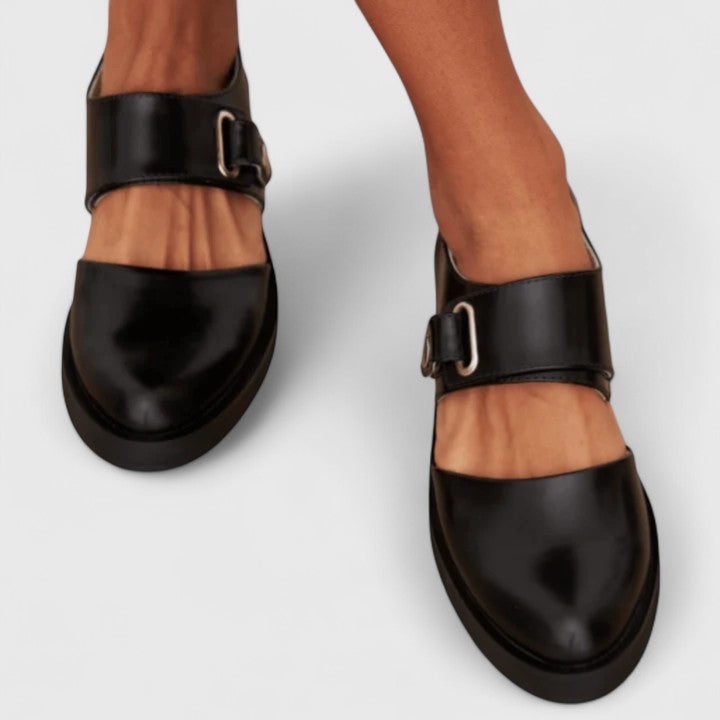 Vanya – Elegant Retro Shoes with a Modern Touch