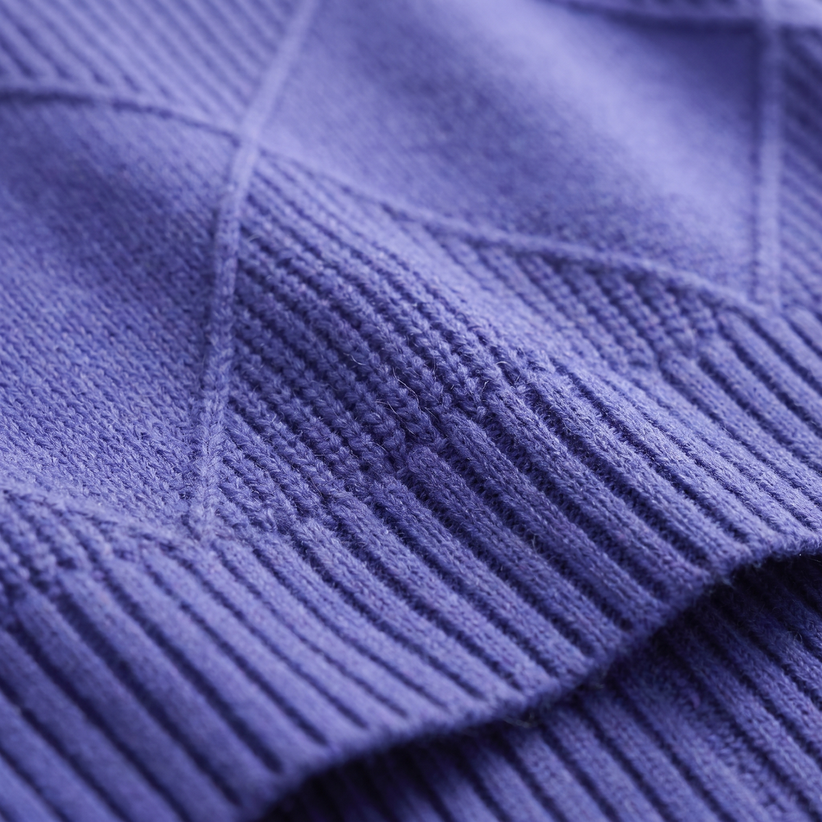 SOLEMN ELEGANT SUMMER SWEATER