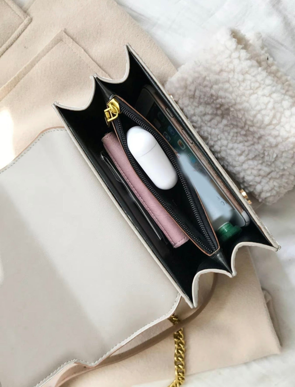 KATÉLORIA CHAIN BAG