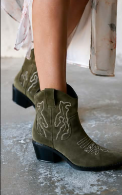 Élise™ | Short Suede Ankle Boots