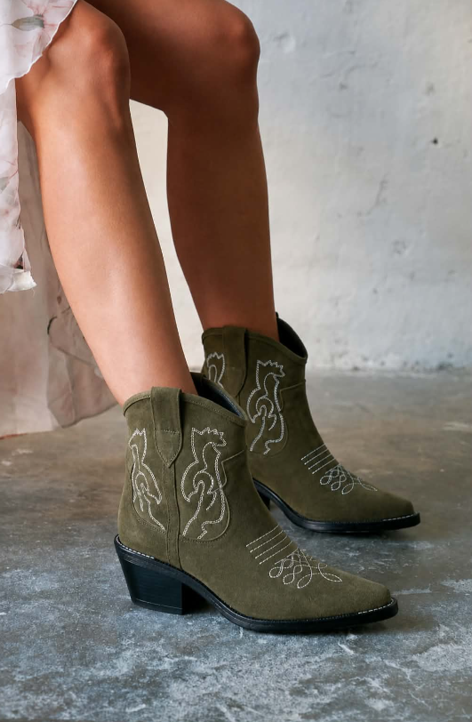 Élise™ | Short Suede Ankle Boots