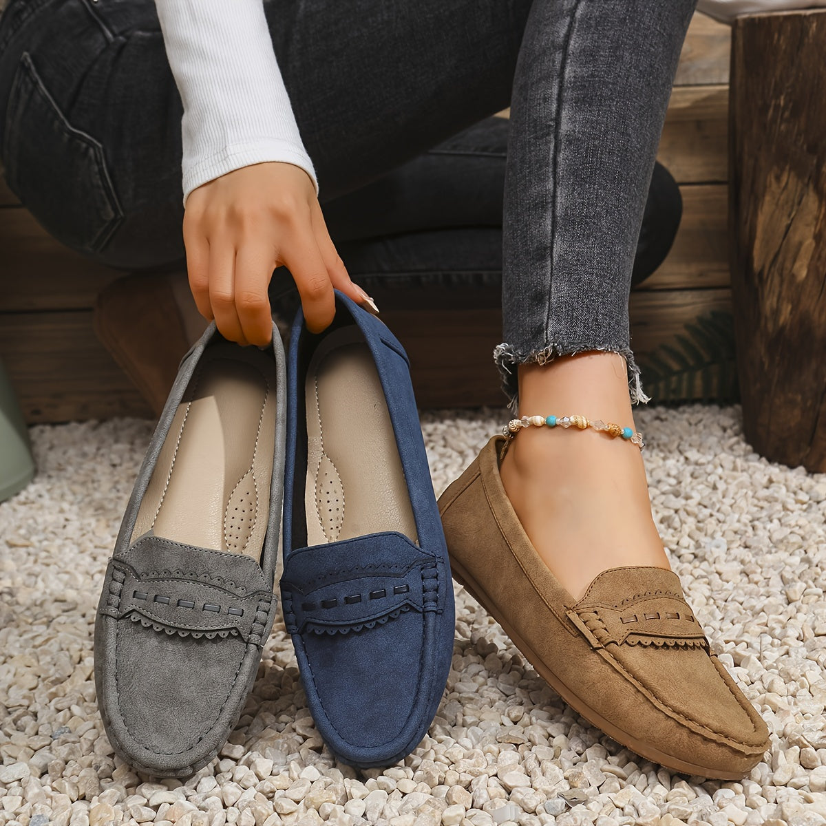 Leonie | Scalloped Suede Loafers