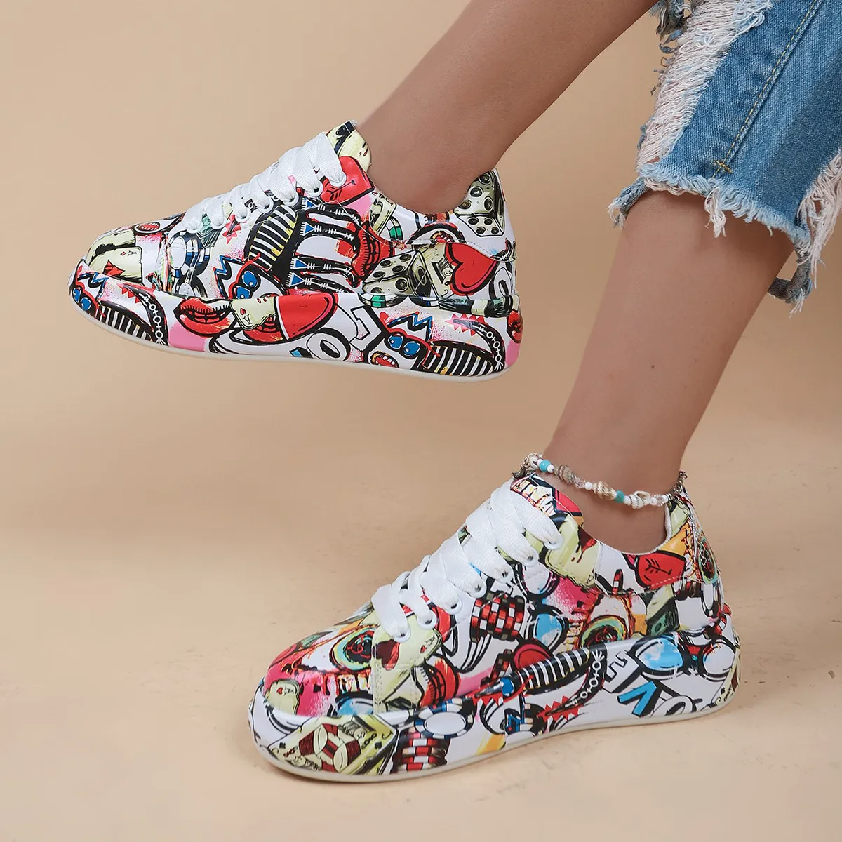 Mia - Women's Graffiti Print Low-Cut Sneakers