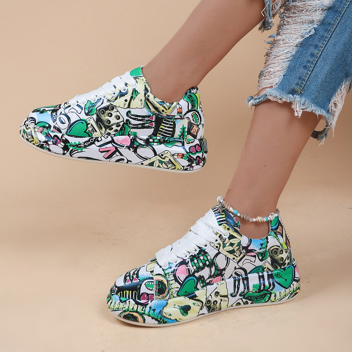 Mia - Women's Graffiti Print Low-Cut Sneakers