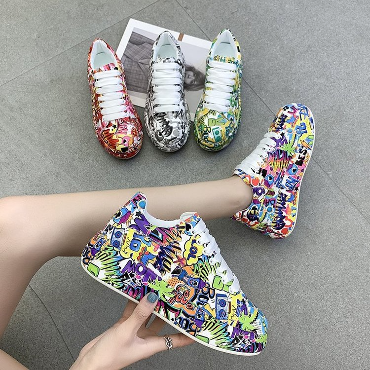 Mia - Women's Graffiti Print Low-Cut Sneakers