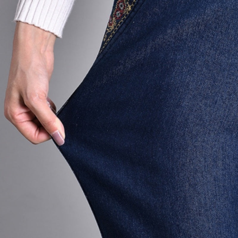 Women's Jeans with Elastic Waistband and Side Pockets